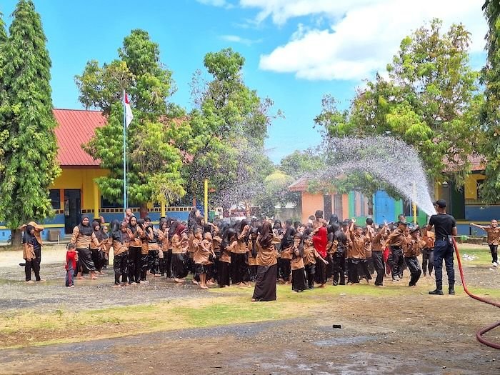 Damkar Kolaka Ajak Siswa SDN 1 Silea Kenali Mitigasi Kebakaran